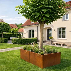 Pflanzkübel aus Cortenstahl im modernen Garten mit warmer und langlebiger Ausstrahlung