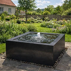 Wassertische aus Stahl als beruhigender Blickfang im modernen Garten